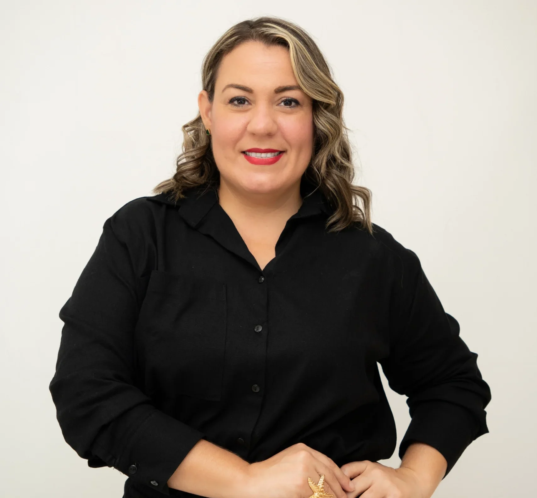 Laura Stefani González García, psicóloga organizacional y coach ontológica, socia fundadora de Ser Más, experta en desarrollo organizacional, liderazgo y gestión del talento humano